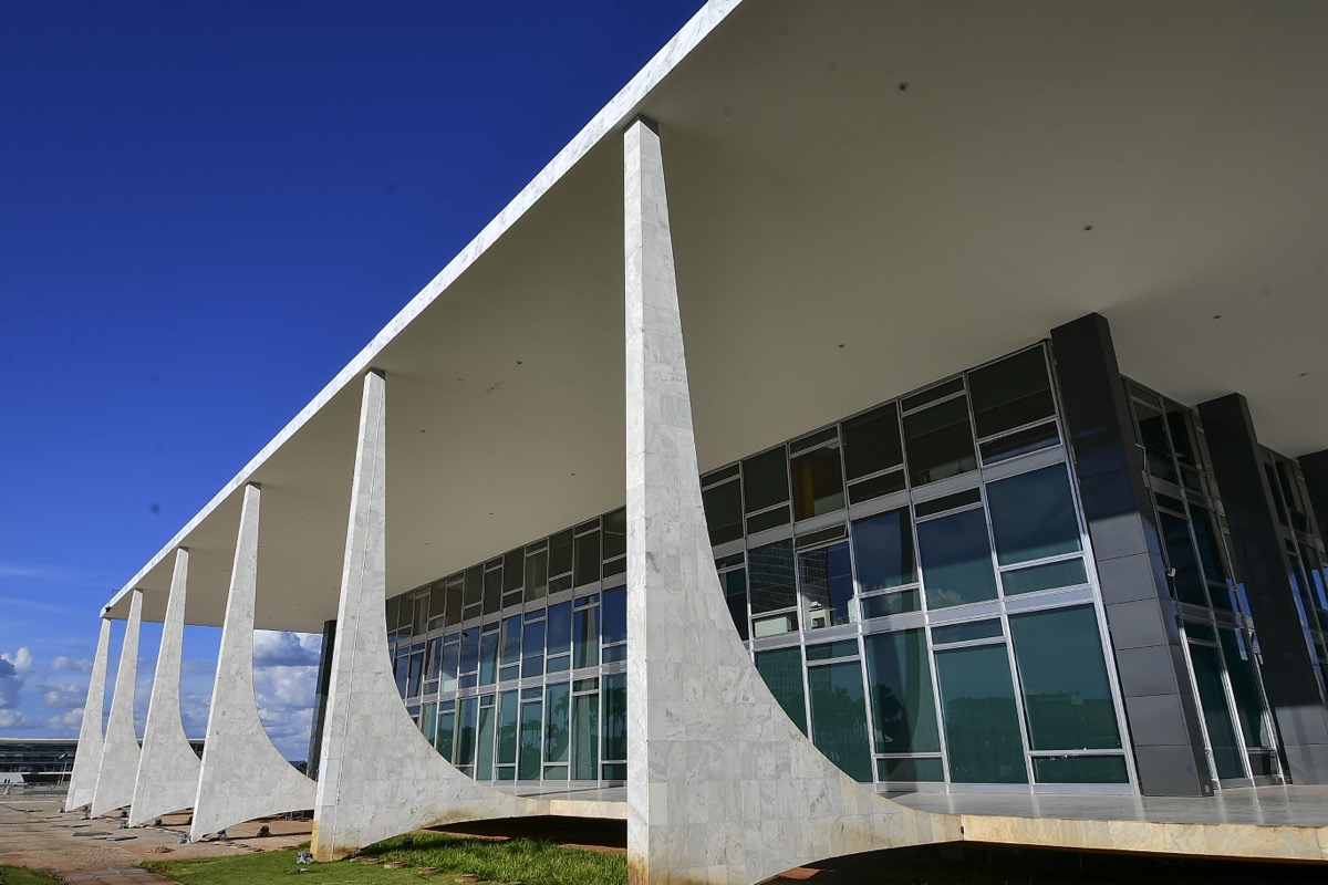 Fachada do edifício do Supremo Tribunal Federal, na Praça dos Três Poderes, em Brasília.